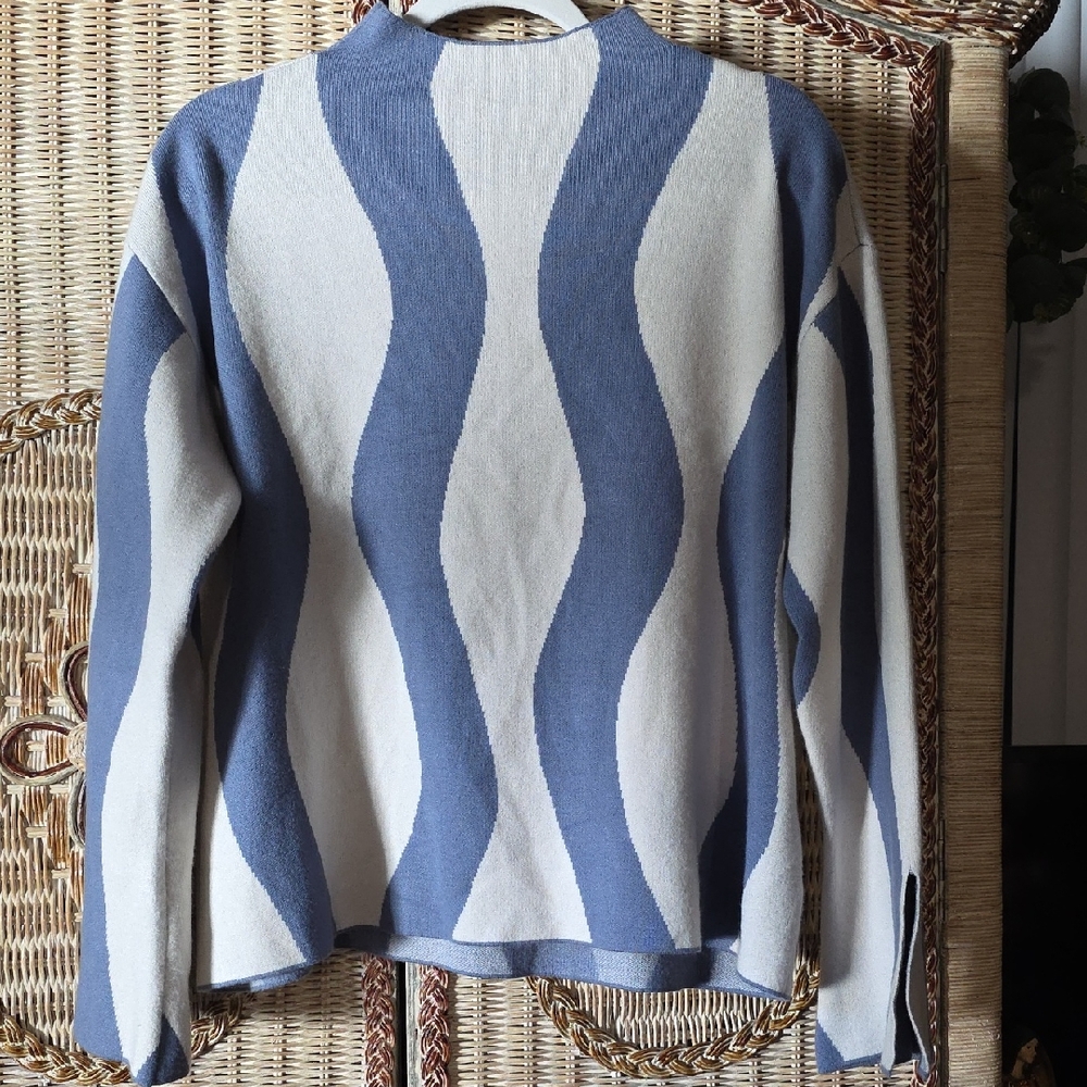 GREY Wave Pattern Crewneck Sweater - Blue and Cream
